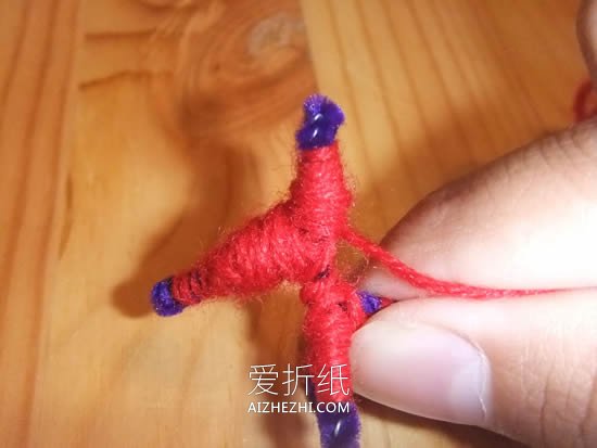 怎么做扭扭棒小狗胸针 简单纱线狗狗手工制作- www.aizhezhi.com