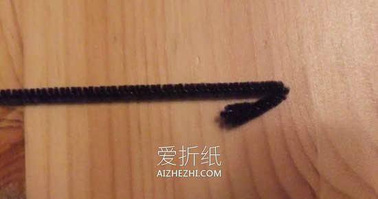 怎么做扭扭棒小狗胸针 简单纱线狗狗手工制作- www.aizhezhi.com