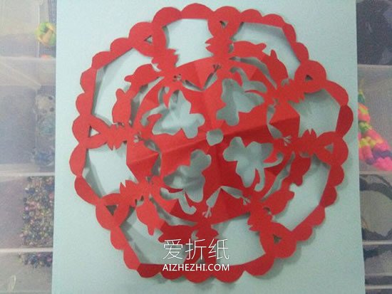 怎么剪圆形窗花的方法 春节手工剪窗花步骤图- www.aizhezhi.com