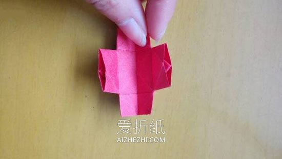 怎么折纸小衣裤的方法 儿童简单衣裤的折法- www.aizhezhi.com