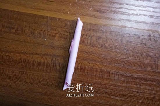 怎么简单做纸玫瑰花 彩纸手工制作玫瑰花过程- www.aizhezhi.com