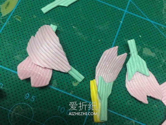 怎么做手工花的方法图解 手工制作花朵的教程- www.aizhezhi.com