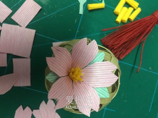 怎么做手工花的方法图解 手工制作花朵的教程- www.aizhezhi.com