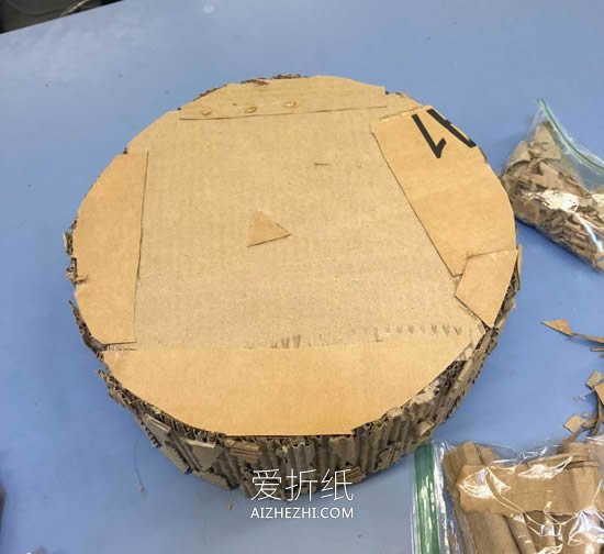 怎么自制做猫咪磨爪器 瓦楞纸制作树桩磨爪器- www.aizhezhi.com