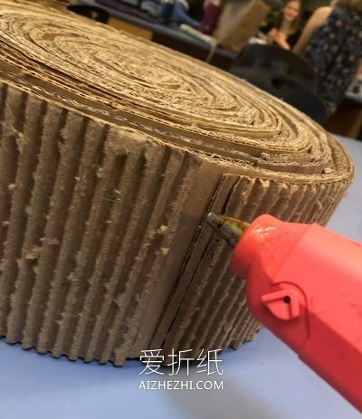 怎么自制做猫咪磨爪器 瓦楞纸制作树桩磨爪器- www.aizhezhi.com