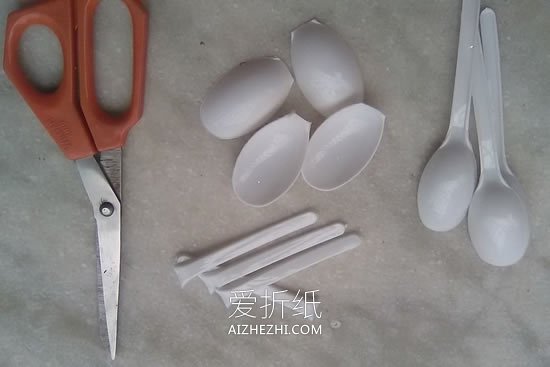 怎么做母亲节礼物花灯 塑料勺手工制作莲花灯- www.aizhezhi.com