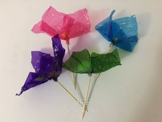 怎么简单做玻璃纸花 玻璃纸手工制作花朵图解- www.aizhezhi.com