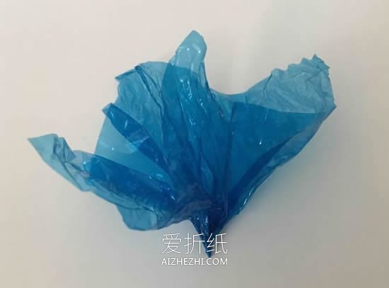 怎么简单做玻璃纸花 玻璃纸手工制作花朵图解- www.aizhezhi.com