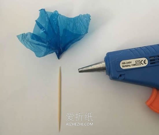 怎么简单做玻璃纸花 玻璃纸手工制作花朵图解- www.aizhezhi.com