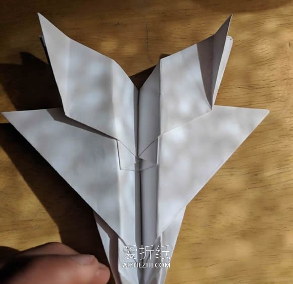 怎么折纸F-15战斗机 手工F15战机的折法图解- www.aizhezhi.com