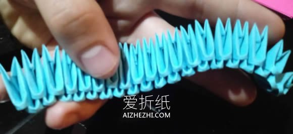 怎么做三角插孔雀图解 三角插制作孔雀教程- www.aizhezhi.com