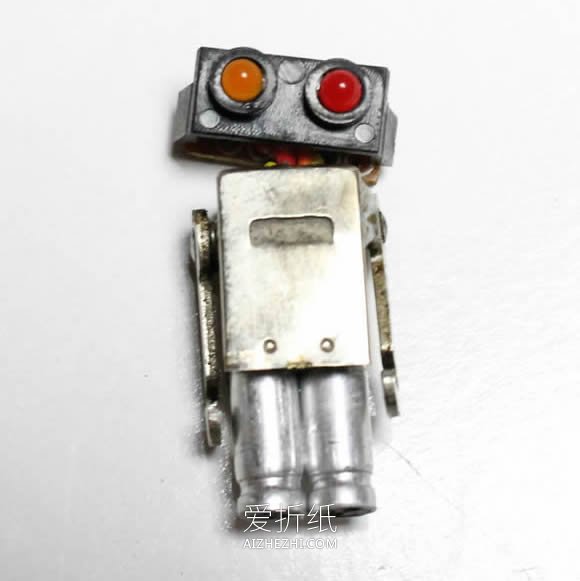 怎么用旧零件做机器人 电子产品制作机器人模型- www.aizhezhi.com