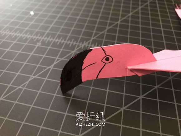 怎么做火烈鸟纸飞机 卡纸制作可以飞的火烈鸟- www.aizhezhi.com