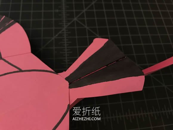 怎么做火烈鸟纸飞机 卡纸制作可以飞的火烈鸟- www.aizhezhi.com