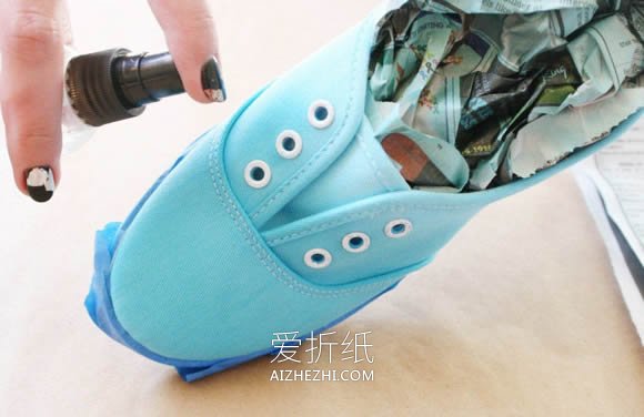 怎么改造旧的帆布鞋 手工帆布鞋染色改造方法- www.aizhezhi.com