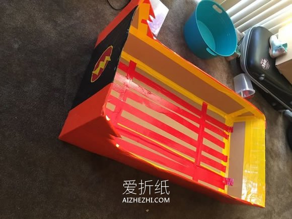 怎么做纸板船的方法 纸箱DIY制作载人船做法- www.aizhezhi.com