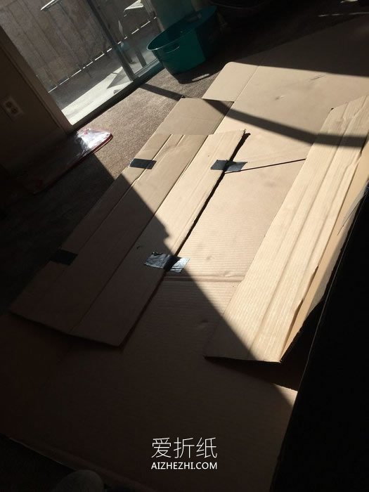 怎么做纸板船的方法 纸箱DIY制作载人船做法- www.aizhezhi.com