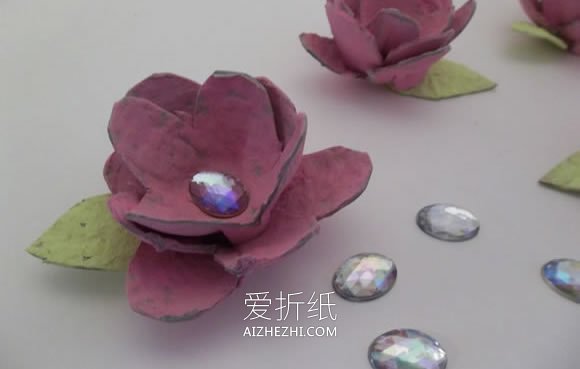 怎么做鸡蛋托花的方法 鸡蛋托手工制作立体花- www.aizhezhi.com