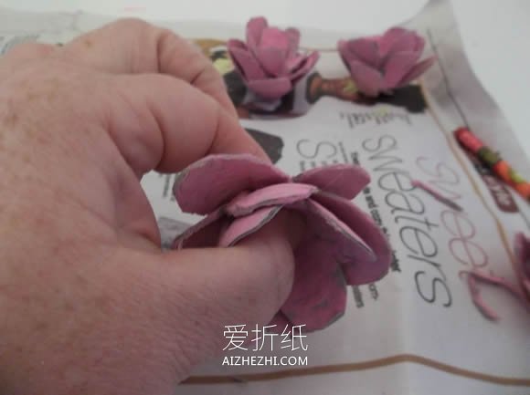 怎么做鸡蛋托花的方法 鸡蛋托手工制作立体花- www.aizhezhi.com