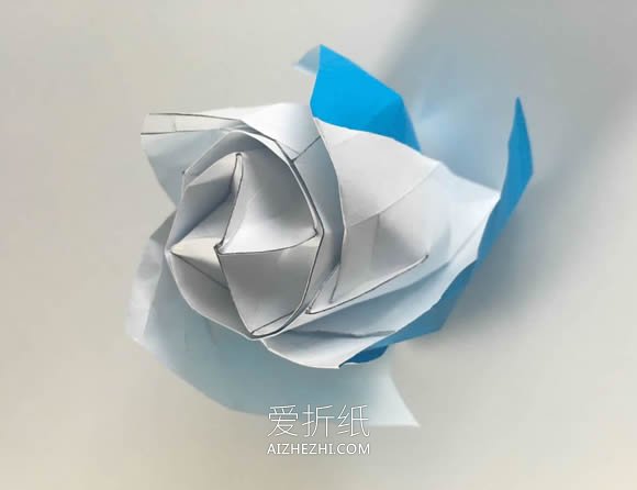 怎么手工折卷心玫瑰花的折法过程- www.aizhezhi.com