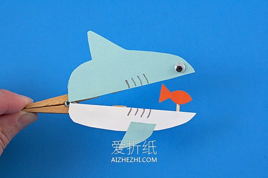 怎么做木夹子鲨鱼玩具 衣夹手工制作儿童玩具- www.aizhezhi.com