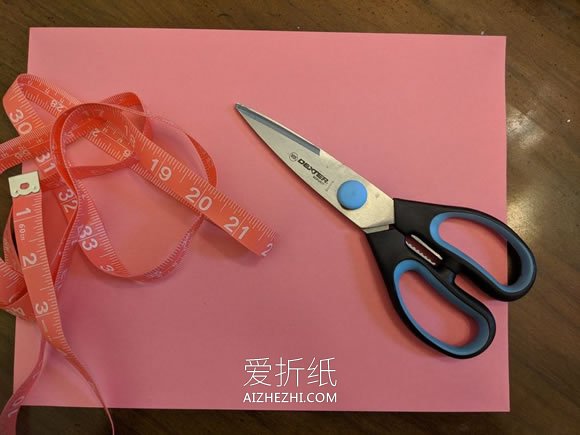 怎么简单折带叶玫瑰 儿童手工玫瑰花叶的折法- www.aizhezhi.com