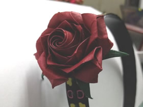怎么折纸玫瑰花和花萼 手工制作玫瑰发箍做法