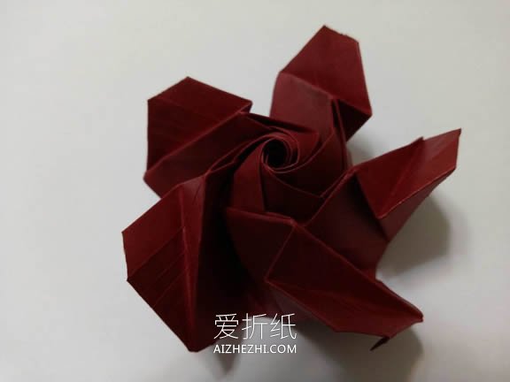 怎么折纸玫瑰花和花萼 手工制作玫瑰发箍做法- www.aizhezhi.com