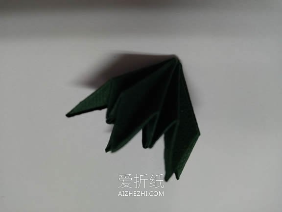 怎么折纸玫瑰花和花萼 手工制作玫瑰发箍做法- www.aizhezhi.com