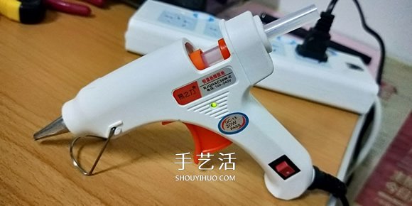 晚晨的创意DIY：废旧电脑键盘鼠标制作机器人- www.aizhezhi.com