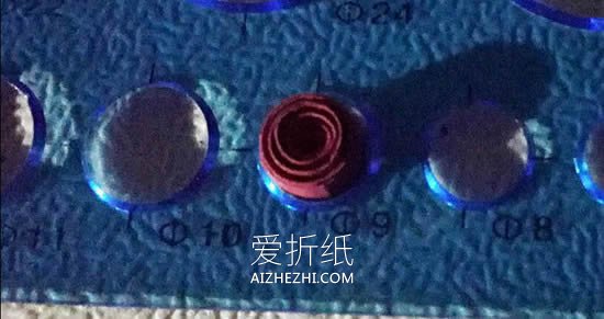怎么做衍纸女孩图解 花丛中的小女孩衍纸教程- www.aizhezhi.com