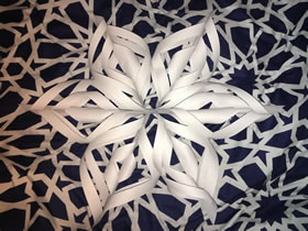 怎么用纸做立体雪花图解 手工简单雪花的折法