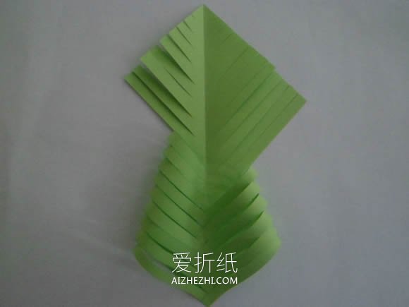 怎么手工剪纸做圣诞树的方法图解- www.aizhezhi.com