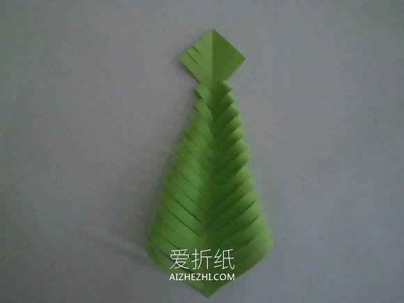 怎么手工剪纸做圣诞树的方法图解- www.aizhezhi.com