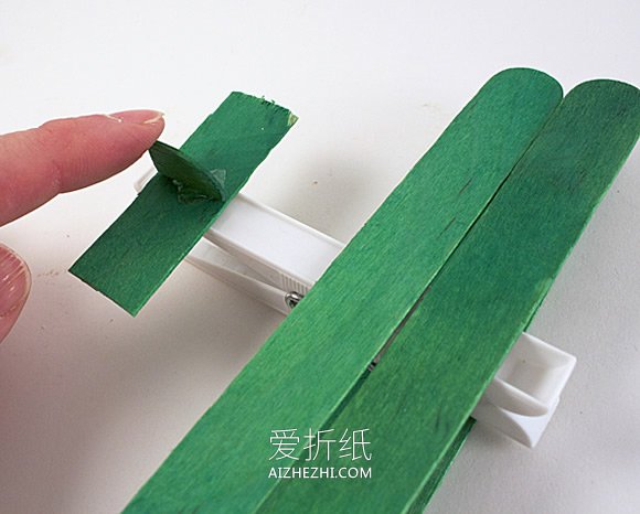 怎么做冰棍棒飞机的方法 衣夹手工制作玩具飞机- www.aizhezhi.com