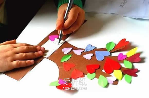 怎么做创意母亲节贺卡 卡纸制作五指爱心树- www.aizhezhi.com