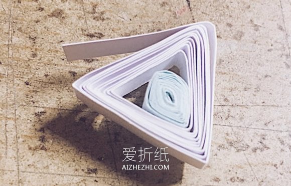 怎么做衍纸雪花的方法 衍纸手工制作雪花图解- www.aizhezhi.com