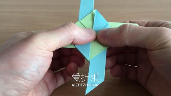 怎么折纸忍者之星飞镖 四角忍者飞镖折法图解- www.aizhezhi.com