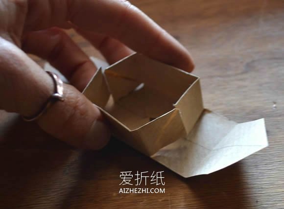 怎么折纸盒子的方法图解 方形戒指纸盒的折法- www.aizhezhi.com