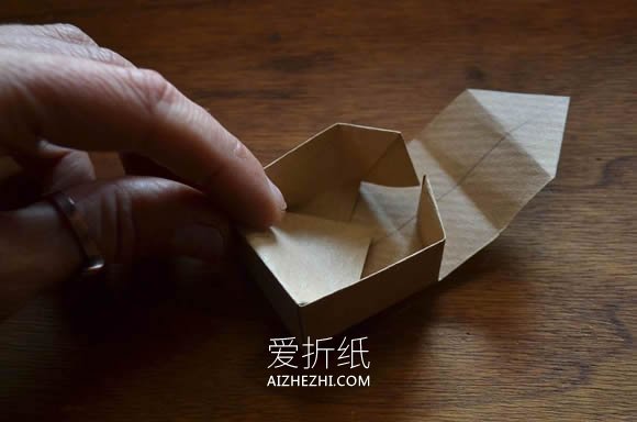 怎么折纸盒子的方法图解 方形戒指纸盒的折法- www.aizhezhi.com