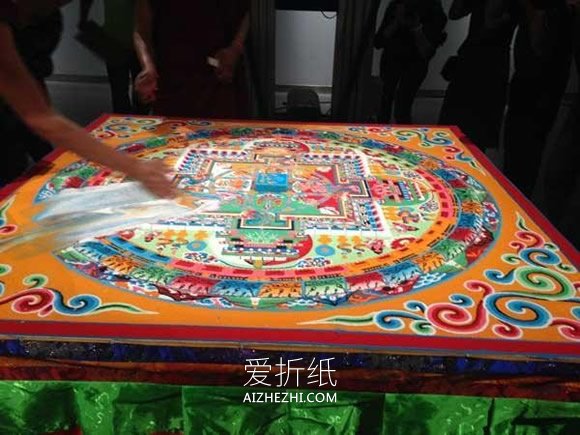 藏传佛教独有的坛城沙画艺术作品图片- www.aizhezhi.com
