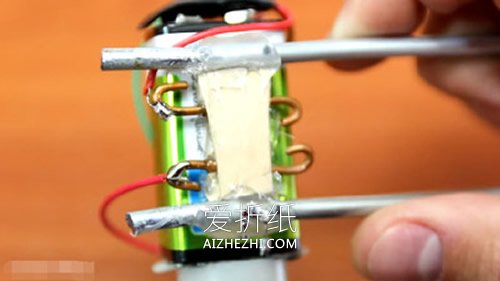 怎么做水满提醒装置 水满警报器小发明制作- www.aizhezhi.com