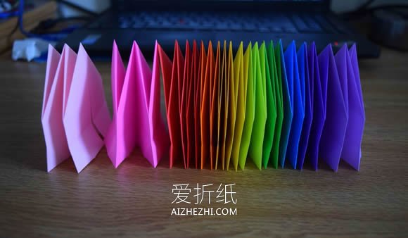 怎么折纸无限翻烟花的折法步骤图解- www.aizhezhi.com