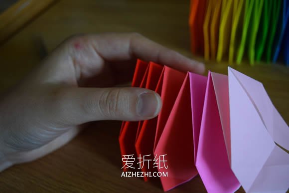 怎么折纸无限翻烟花的折法步骤图解- www.aizhezhi.com