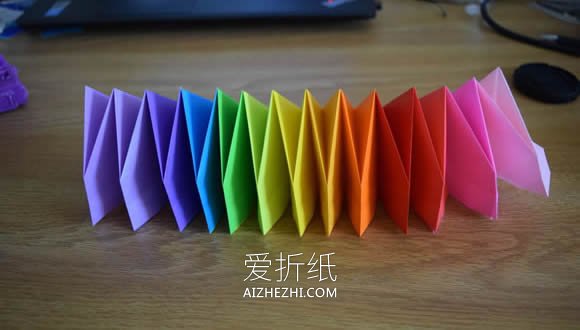 怎么折纸无限翻烟花的折法步骤图解- www.aizhezhi.com