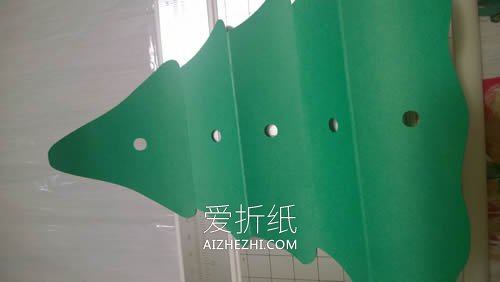 怎么简单做卡纸圣诞树 儿童手工制作圣诞树教程- www.aizhezhi.com