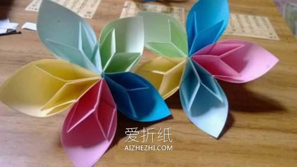 怎么简单手工折纸立体五瓣花的方法图解- www.aizhezhi.com