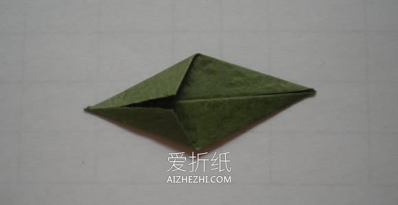 怎么简单折纸制作郁金香花拼贴画的方法图解- www.aizhezhi.com