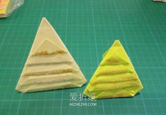 怎么简单折纸圣诞树图解 用餐巾纸折更漂亮！- www.aizhezhi.com