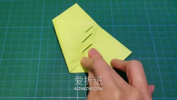 怎么简单折纸圣诞树图解 用餐巾纸折更漂亮！- www.aizhezhi.com